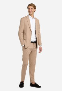 Костюм Костюм