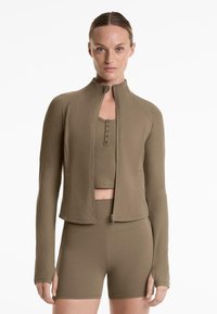 Спортивная куртка Спортивная куртка