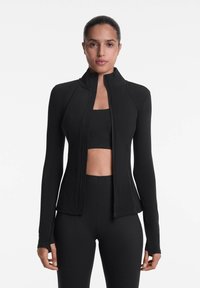 Спортивная куртка