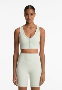 Спортивный топ