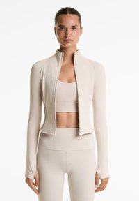 Спортивная куртка