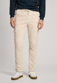 Брюки с накладными карманами