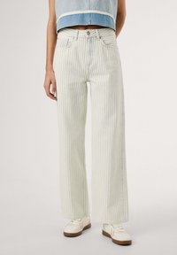 Свободные джинсы