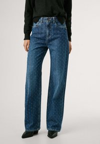 Прямые джинсы