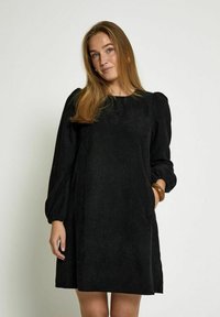 Вязаное платье