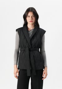 Жилет Жилет