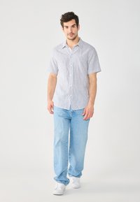 Рубашка с коротким рукавом