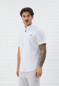 Рубашка с коротким рукавом