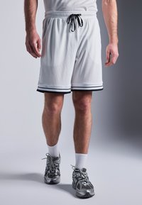 Спортивныве шорты Спортивныве шорты