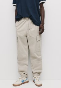 Брюки с накладными карманами Брюки с накладными карманами