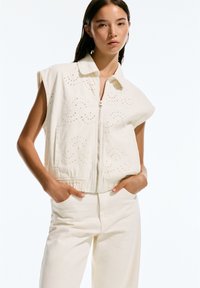 Джинсовая жилетка