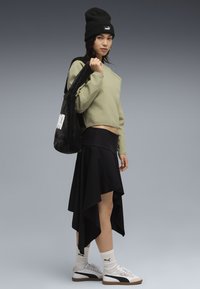 Спортивная толстовка