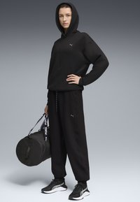 Спортивная толстовка