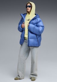 Спортивная толстовка