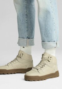 Высокие кеды