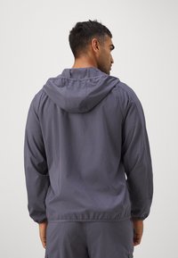 Спортивная куртка