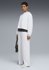 Спортивные штаны