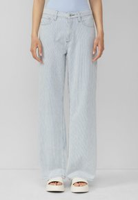 Клешеные джинсы