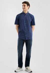 Рубашка с коротким рукавом