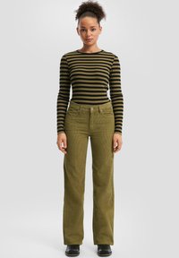 Прямые брюки