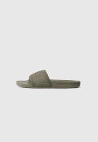 Шлепанцы Шлепанцы