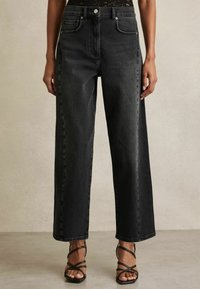 Свободные джинсы Свободные джинсы