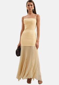 Платье макси