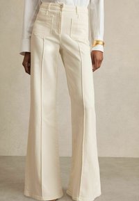 Клешеные джинсы Клешеные джинсы