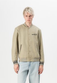 Куртка бомбер