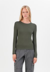 Длинный пуловер