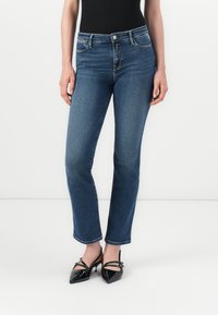 Прямые джинсы