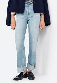 Свободные джинсы