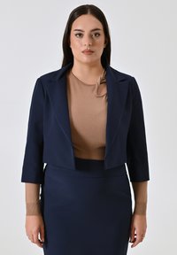 Короткая куртка