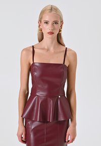 Топ на бретельках