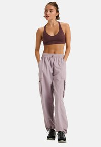 Спортивный бюстгальтер