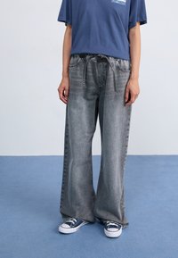 Свободные джинсы