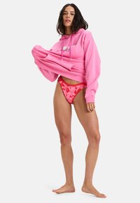 Пуловер с капюшоном