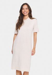 Вязаное платье