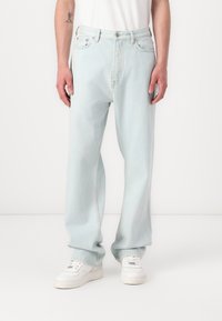 Прямые джинсы Прямые джинсы