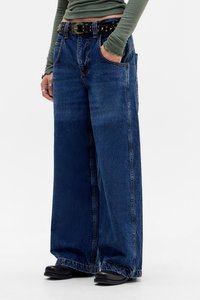 Свободные джинсы