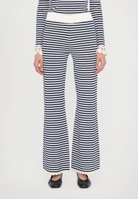 Широкие брюки Широкие брюки