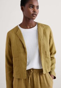 Короткая куртка