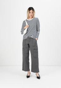 Лонгслив Лонгслив