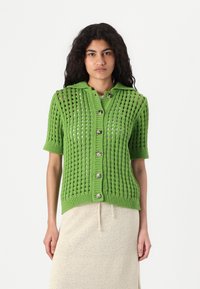 Вязаная кофта