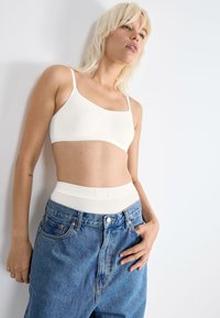 Бюстгальтер Бюстгальтер