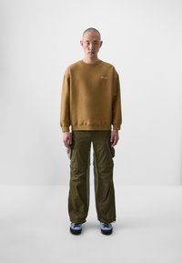 Спортивная толстовка