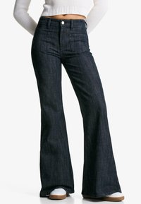 Клешеные брюки