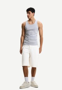 Свободные джинсы