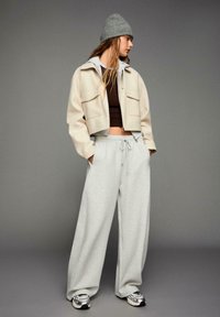 Куртка с накладнымит карманами