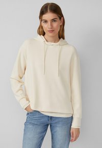 Пуловер с капюшоном